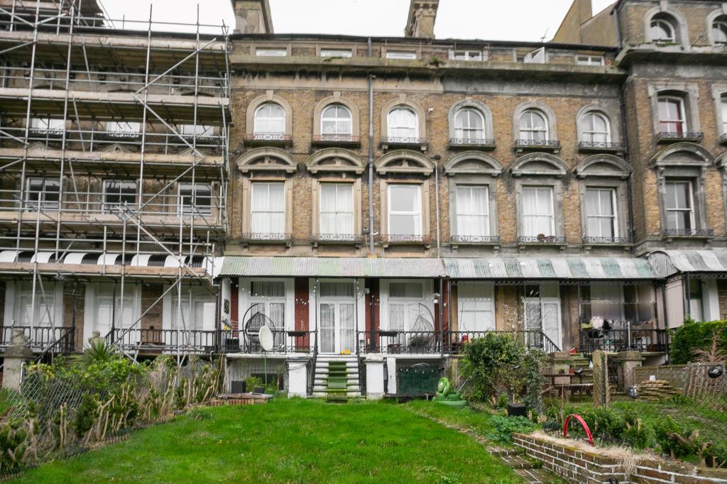 Lot: 42 - SUBSTANTIAL FREEHOLD INVESTMENT - Rear of property